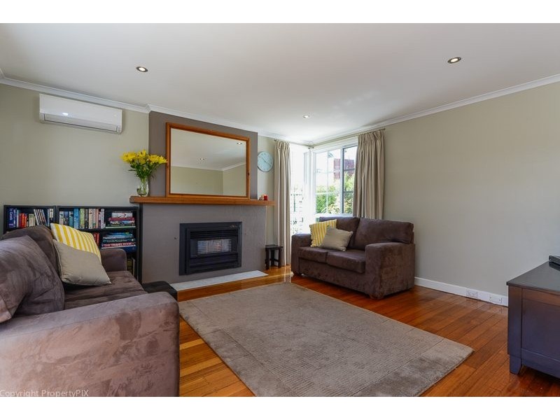 3 Broad Street, Lindisfarne TAS 7015