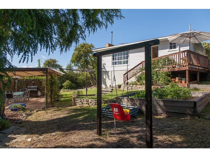 3 Broad Street, Lindisfarne TAS 7015