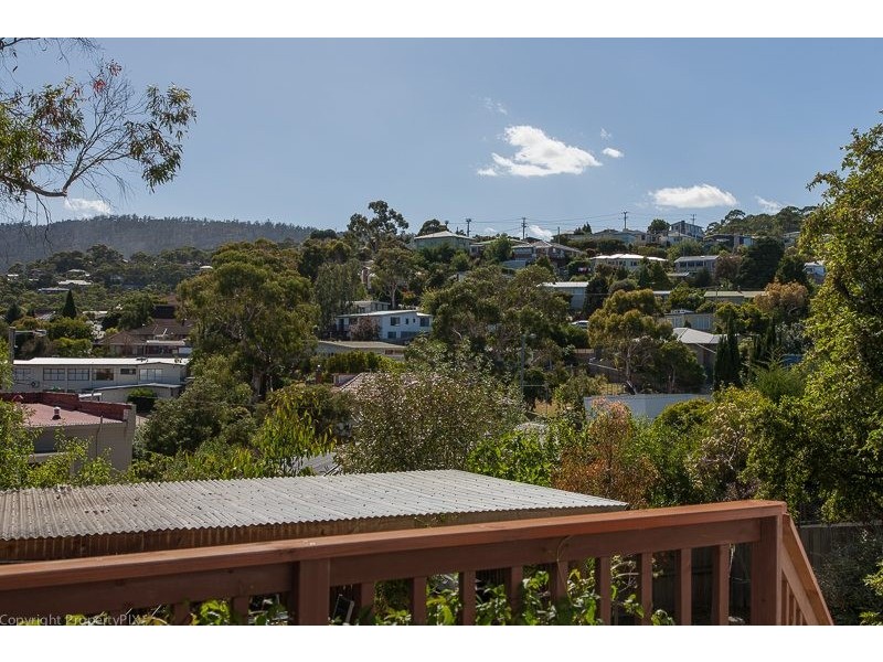 3 Broad Street, Lindisfarne TAS 7015