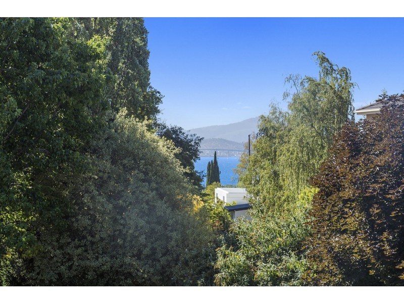 10 Lauramont Avenue, Sandy Bay TAS 7005