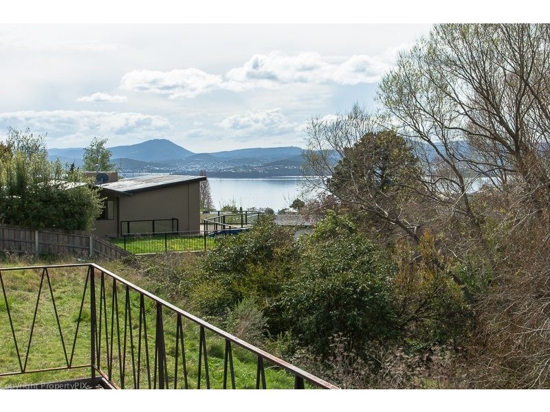 337 Churchill Avenue, Sandy Bay TAS 7005