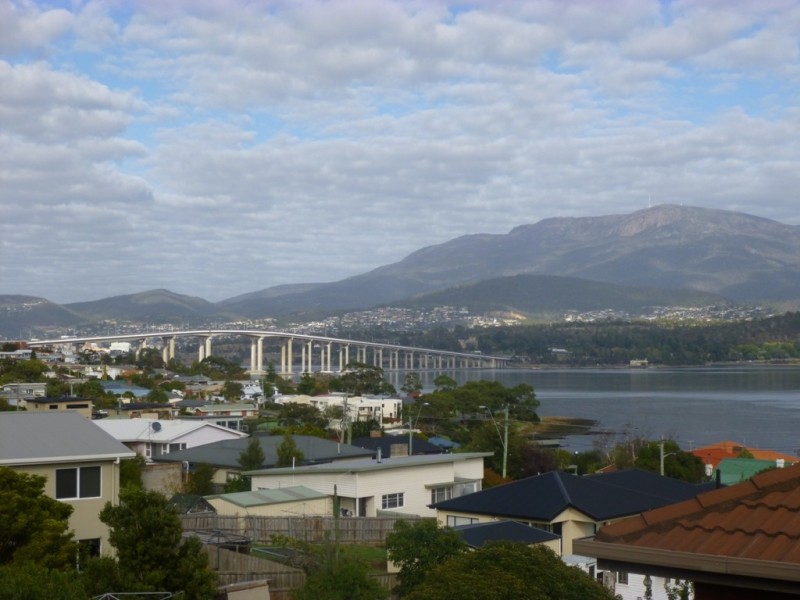 2/31-33 Kaoota Road, Rose Bay TAS 7015