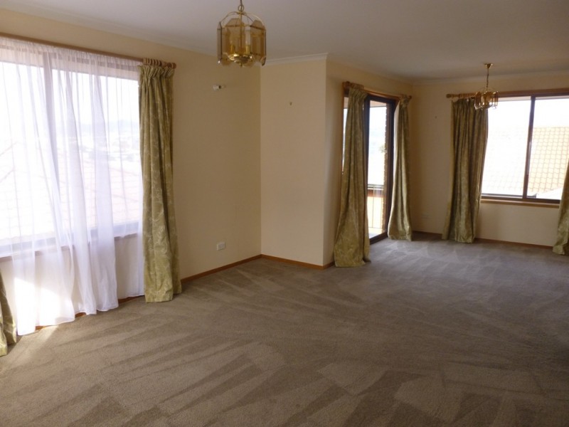 2/31-33 Kaoota Road, Rose Bay TAS 7015