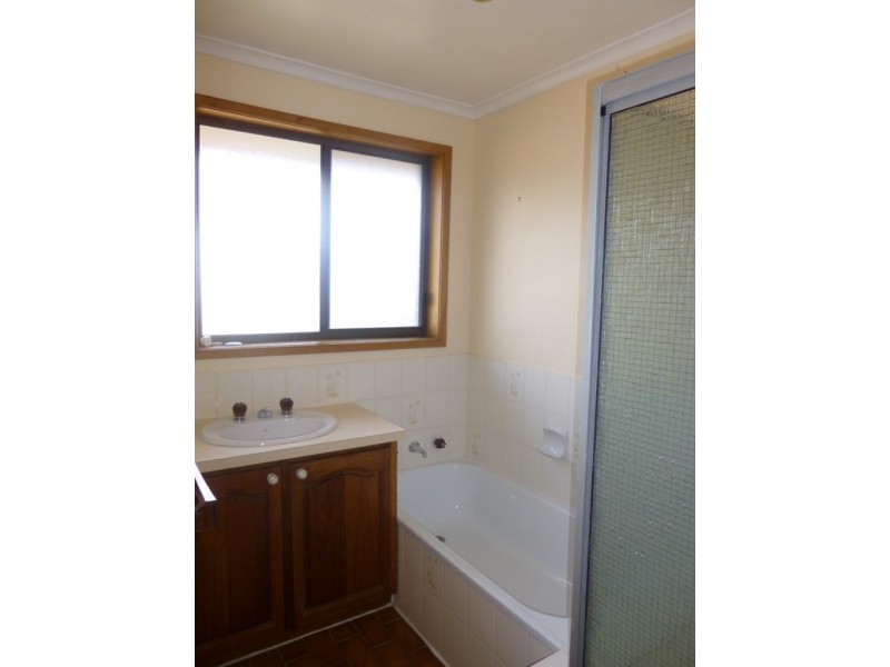 2/31-33 Kaoota Road, Rose Bay TAS 7015