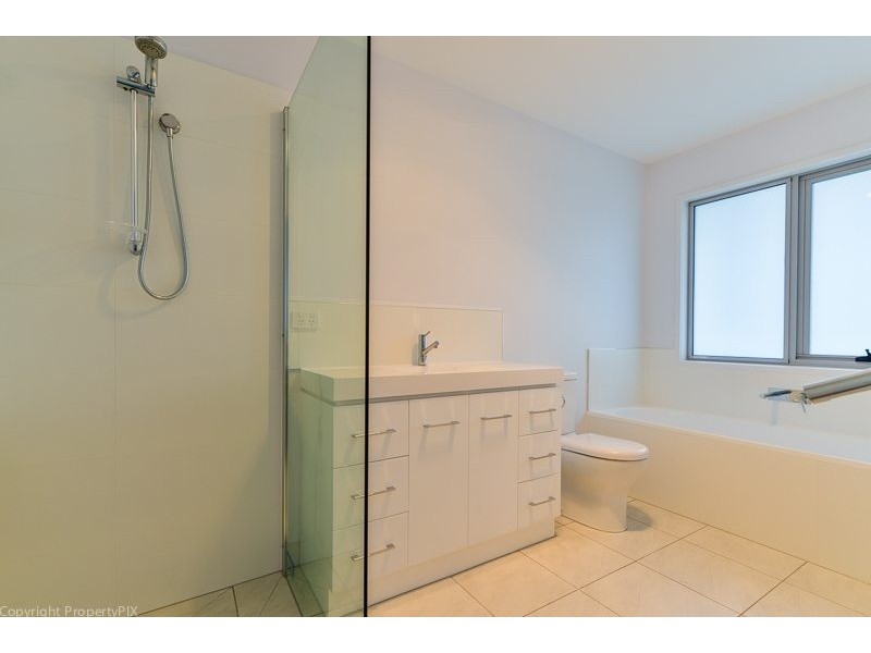 2/52 Malunna Road, Lindisfarne TAS 7015