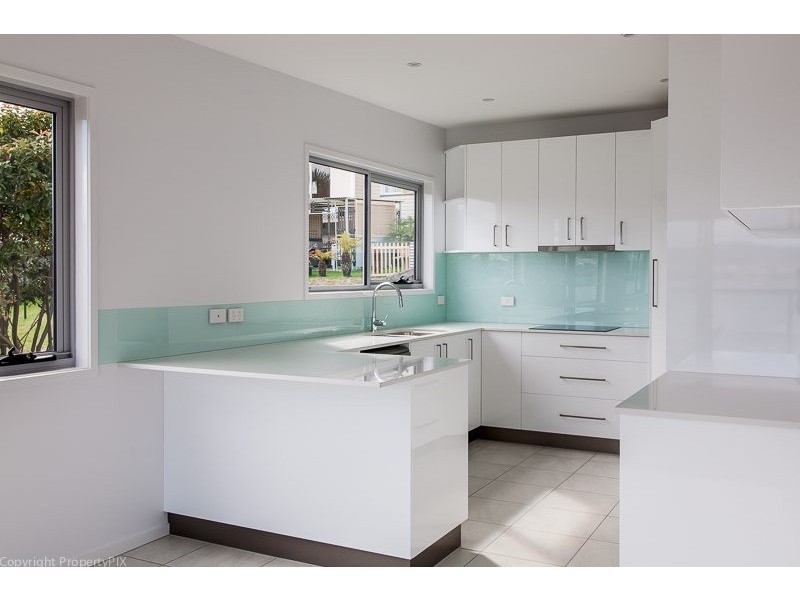 2/52 Malunna Road, Lindisfarne TAS 7015