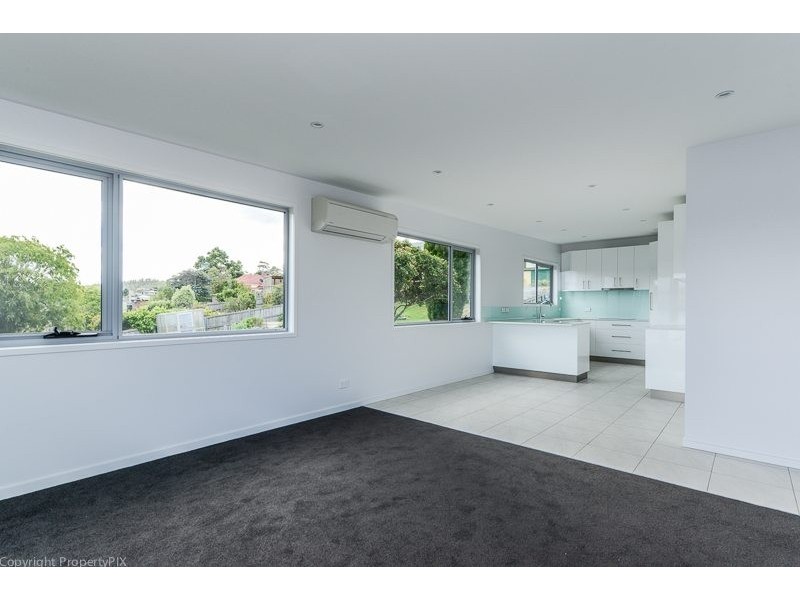 2/52 Malunna Road, Lindisfarne TAS 7015