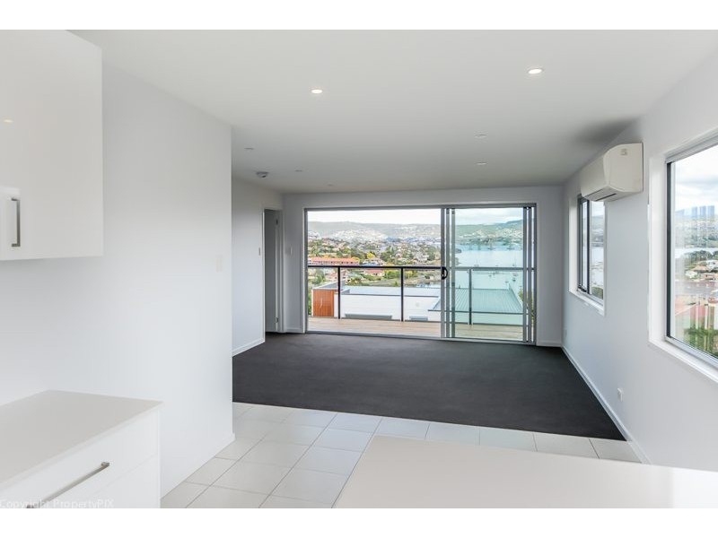 2/52 Malunna Road, Lindisfarne TAS 7015