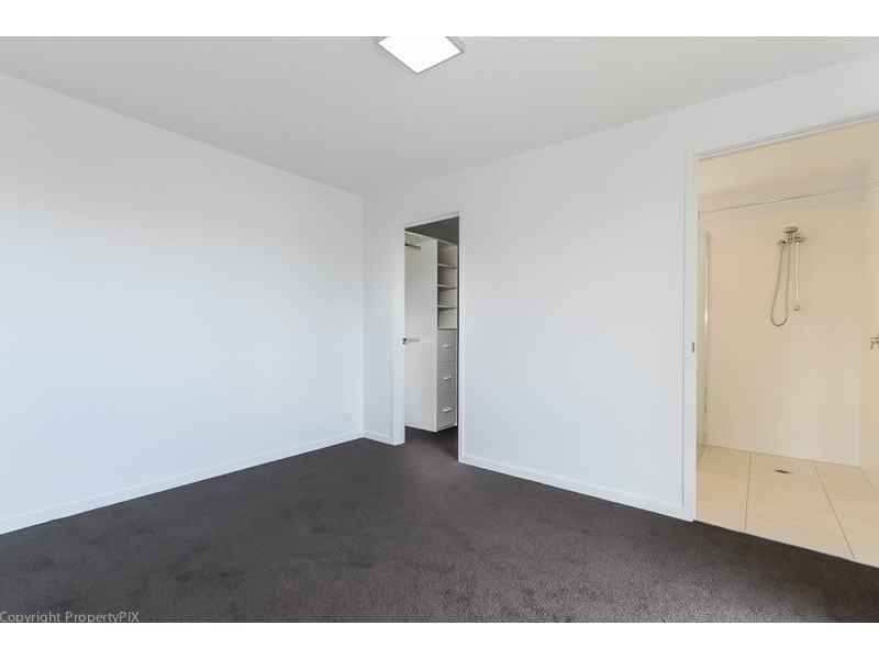 2/52 Malunna Road, Lindisfarne TAS 7015
