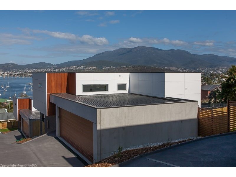 2/52 Malunna Road, Lindisfarne TAS 7015