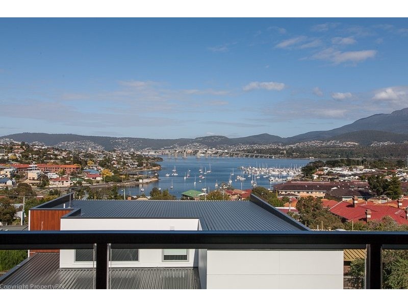 2/52 Malunna Road, Lindisfarne TAS 7015