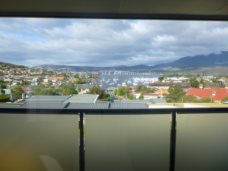 3/52 Malunna Road, Lindisfarne TAS 7015
