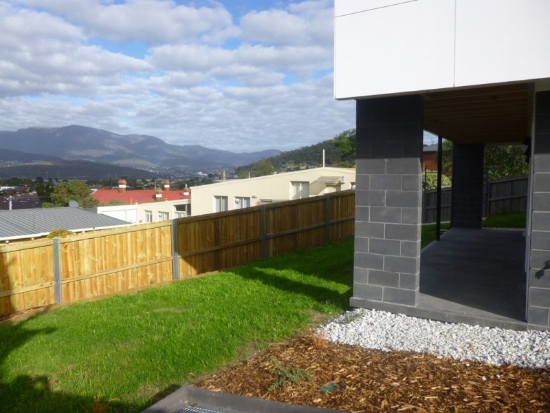 3/52 Malunna Road, Lindisfarne TAS 7015