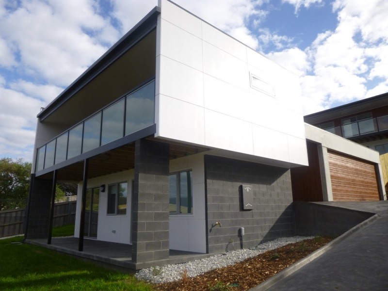 3/52 Malunna Road, Lindisfarne TAS 7015