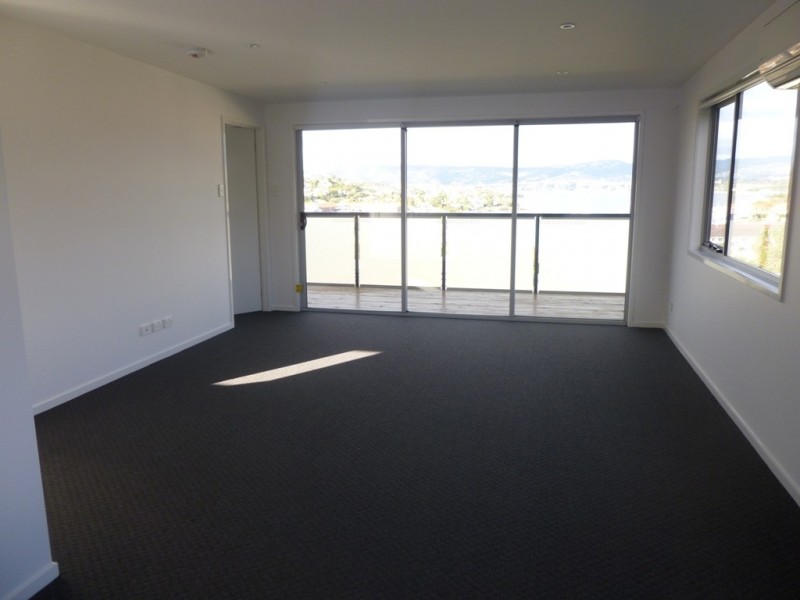 3/52 Malunna Road, Lindisfarne TAS 7015