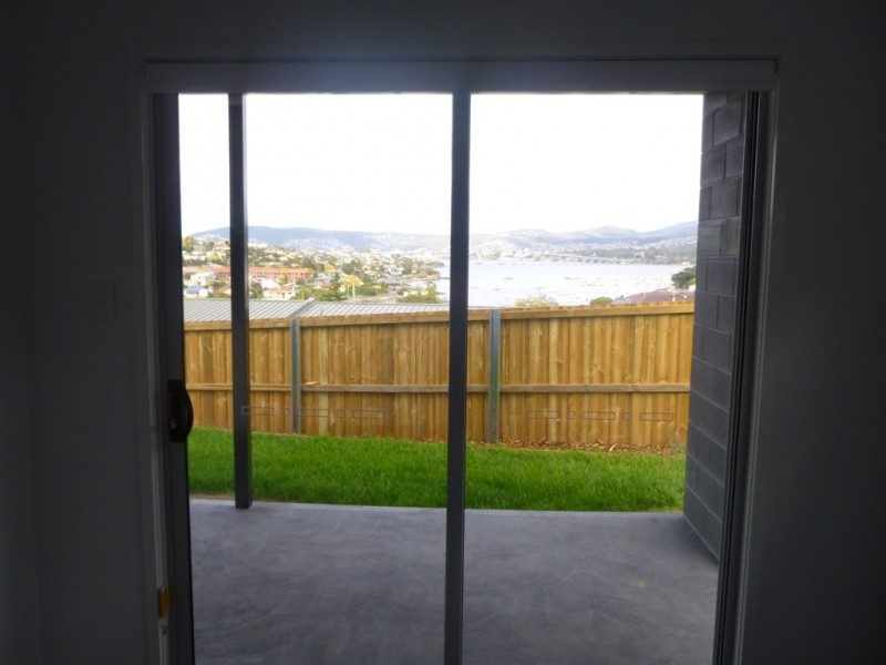 3/52 Malunna Road, Lindisfarne TAS 7015