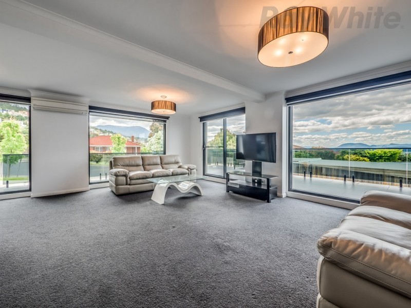 70 Lipscombe Avenue, Sandy Bay TAS 7005