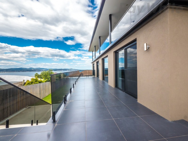 70 Lipscombe Avenue, Sandy Bay TAS 7005