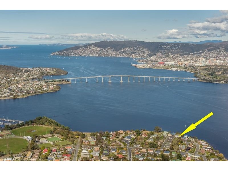 9 Talune Street, Lindisfarne TAS 7015