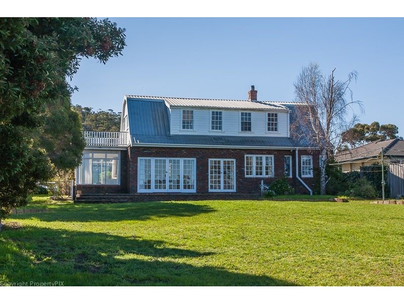 9 Talune Street, Lindisfarne TAS 7015