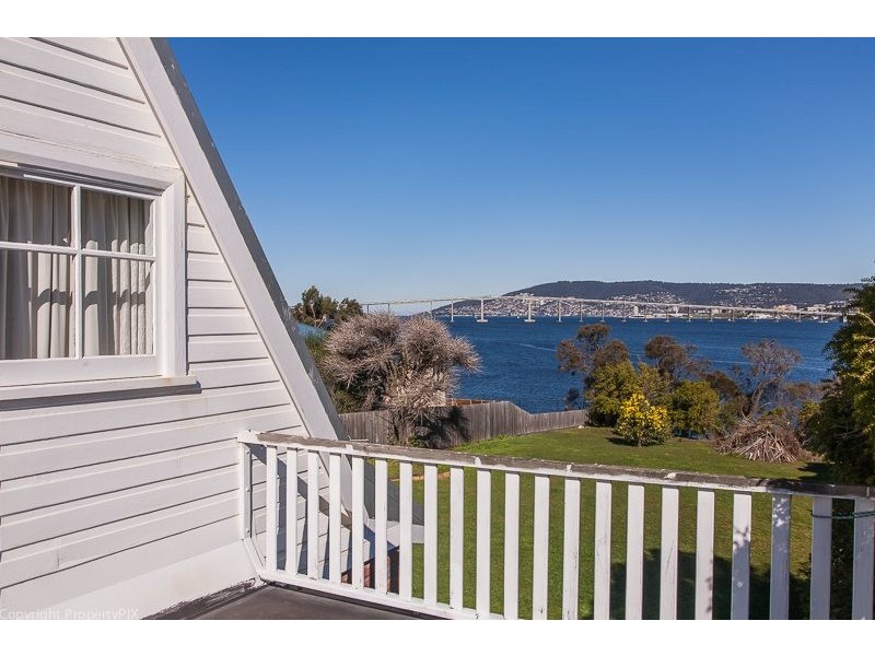 9 Talune Street, Lindisfarne TAS 7015