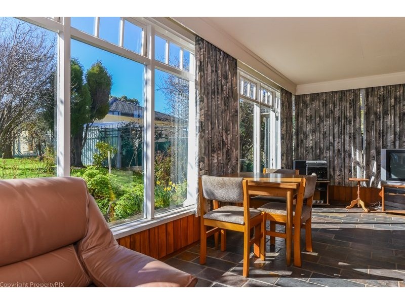 9 Talune Street, Lindisfarne TAS 7015