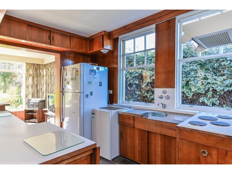 9 Talune Street, Lindisfarne TAS 7015