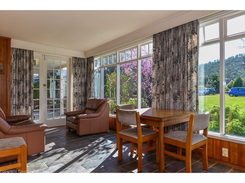 9 Talune Street, Lindisfarne TAS 7015