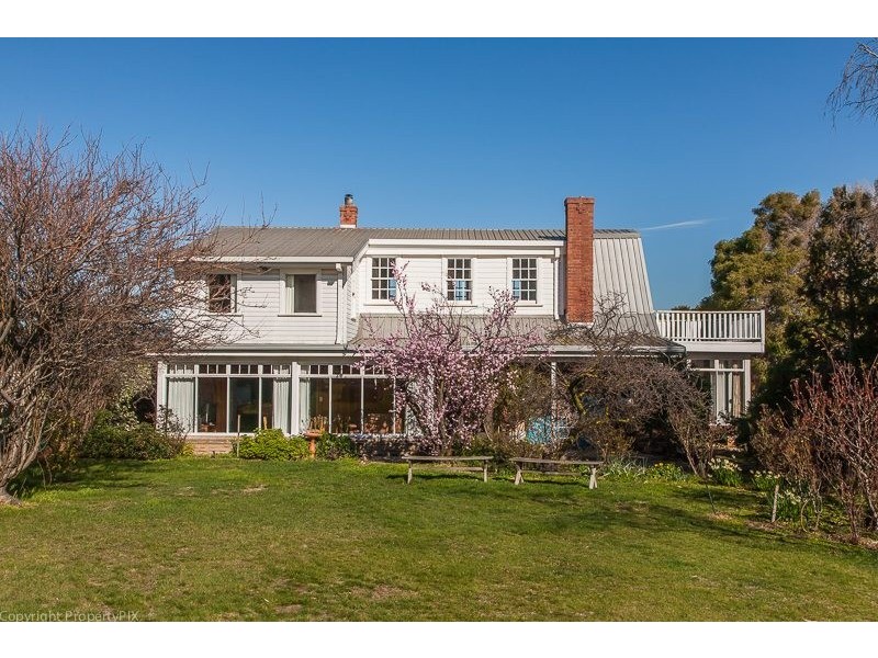 9 Talune Street, Lindisfarne TAS 7015