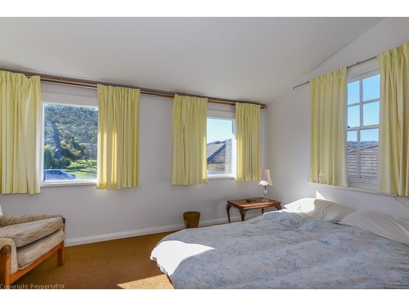 9 Talune Street, Lindisfarne TAS 7015