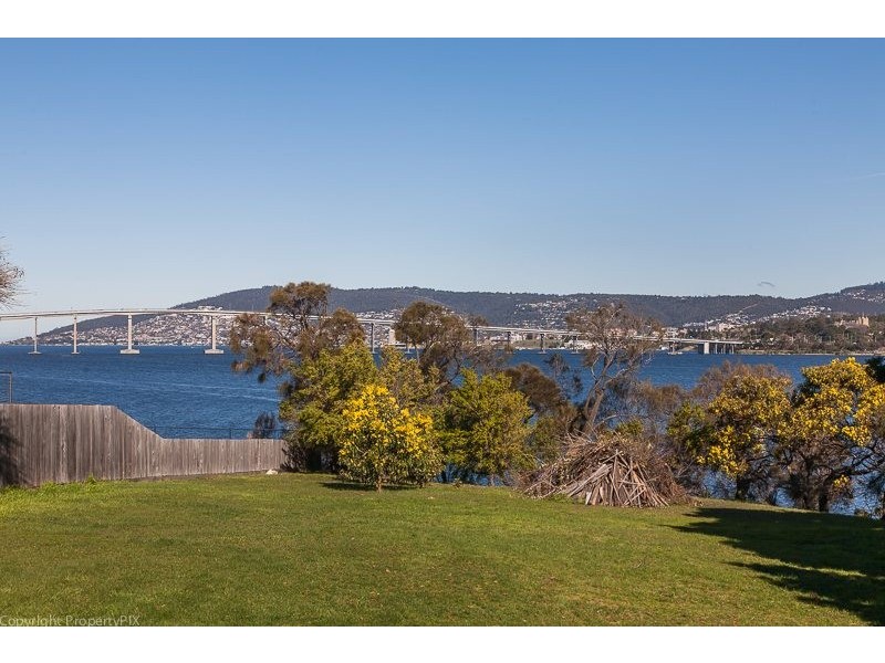 9 Talune Street, Lindisfarne TAS 7015