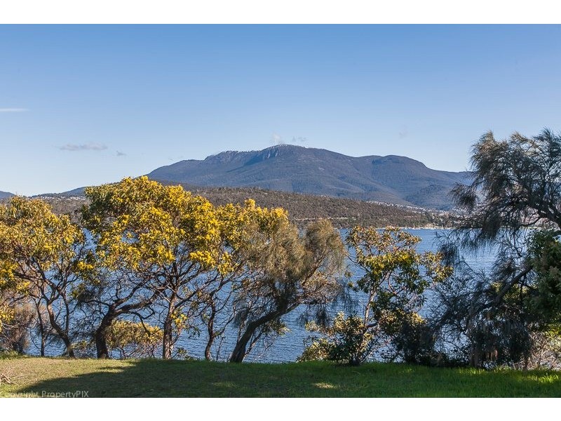 9 Talune Street, Lindisfarne TAS 7015