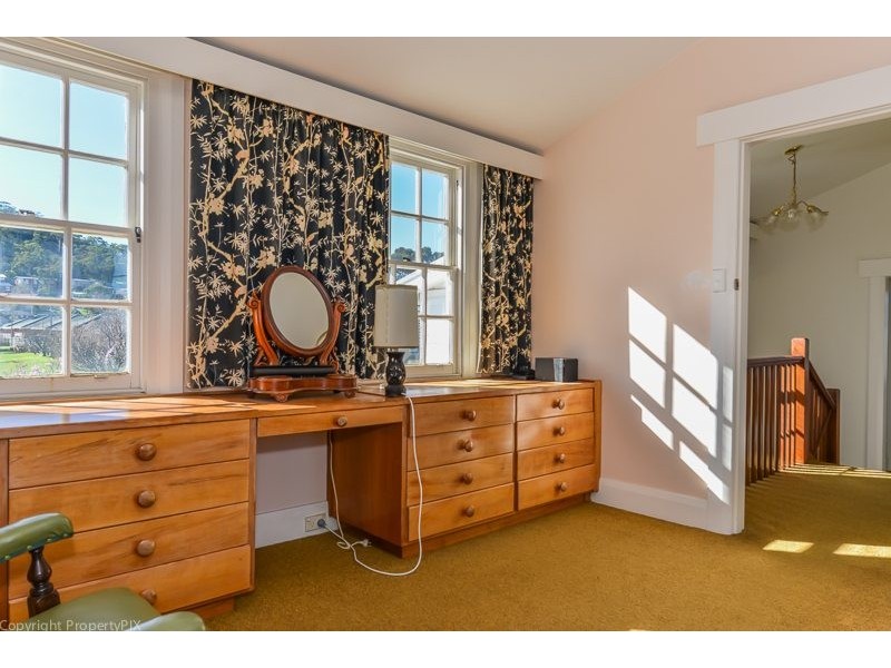 9 Talune Street, Lindisfarne TAS 7015