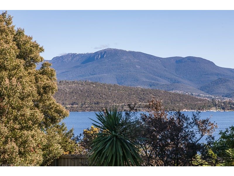 9 Talune Street, Lindisfarne TAS 7015
