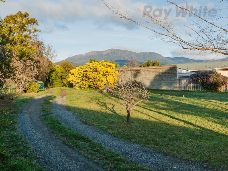 9 Talune Street, Lindisfarne TAS 7015