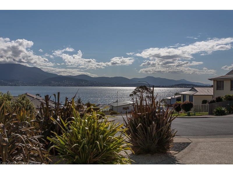 4 Parrott Place, Tranmere TAS 7018