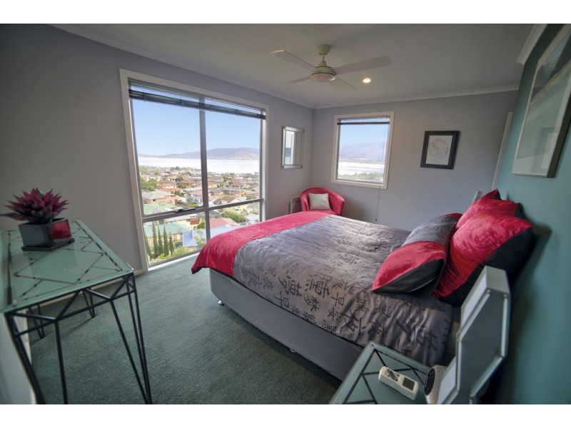 25 Skyline Drive, Howrah TAS 7018