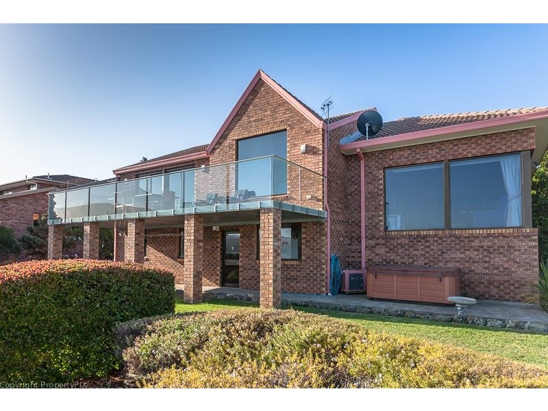4 Koluri Court, Lindisfarne TAS 7015