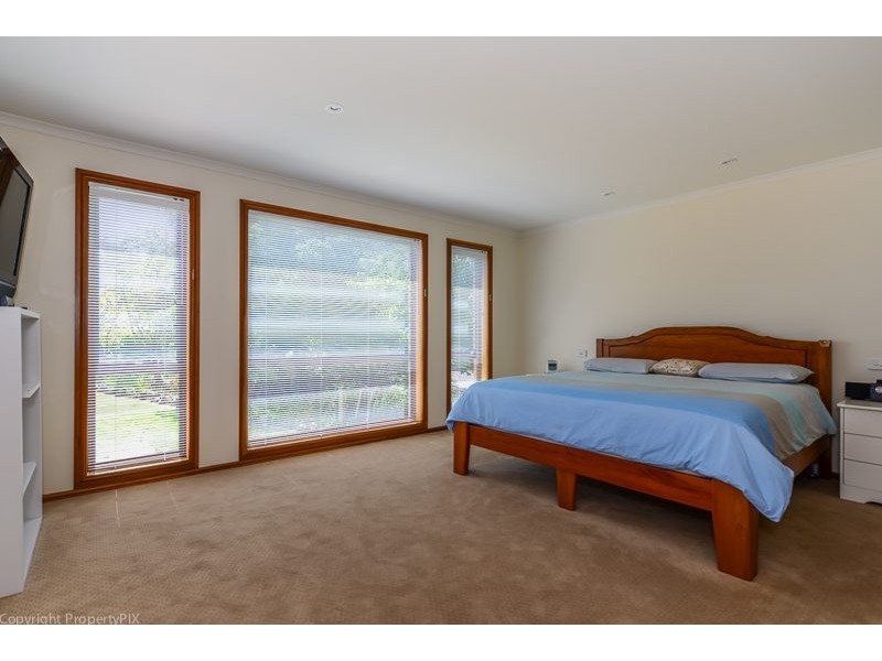4 Koluri Court, Lindisfarne TAS 7015
