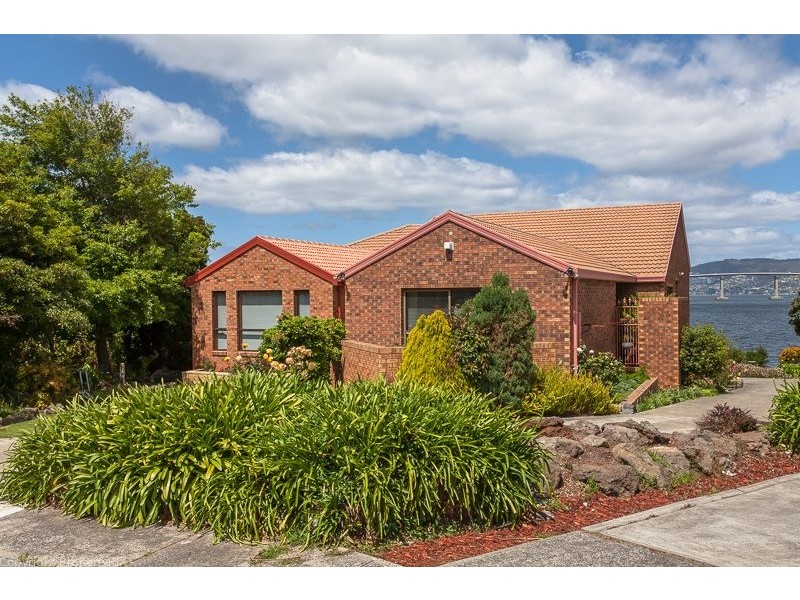 4 Koluri Court, Lindisfarne TAS 7015