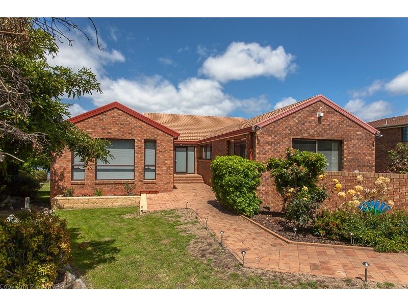 4 Koluri Court, Lindisfarne TAS 7015
