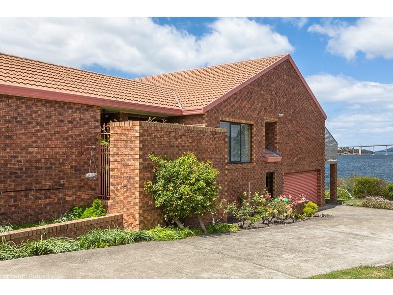 4 Koluri Court, Lindisfarne TAS 7015