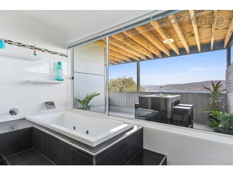 959 Oceana Drive, Tranmere TAS 7018