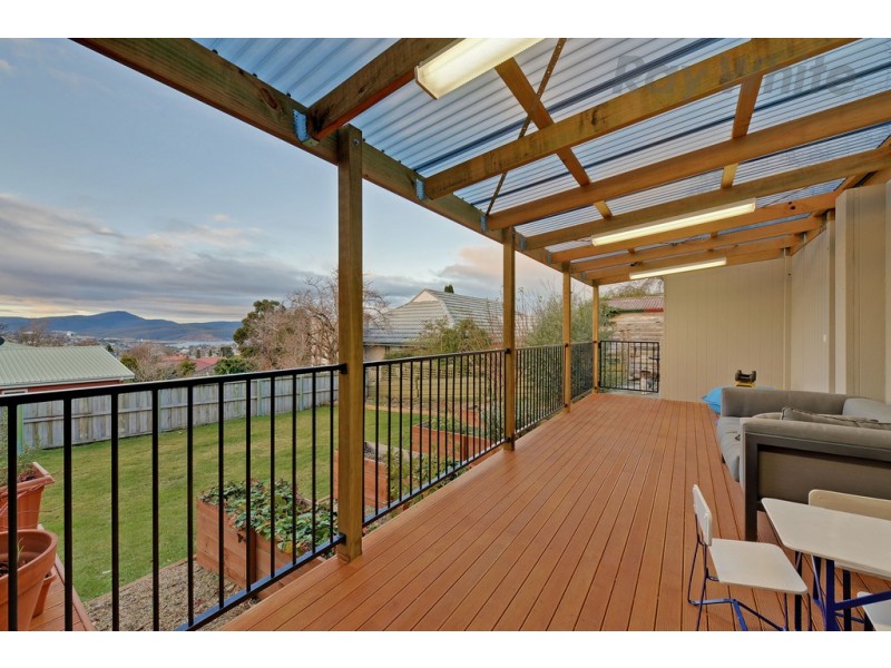 14 Waverley Avenue, Mount Stuart TAS 7000