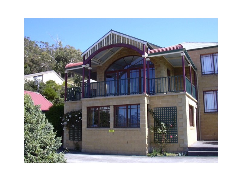 7 Pauldon Drive, Sandy Bay TAS 7005