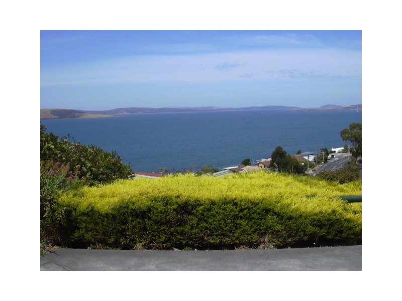 7 Pauldon Drive, Sandy Bay TAS 7005