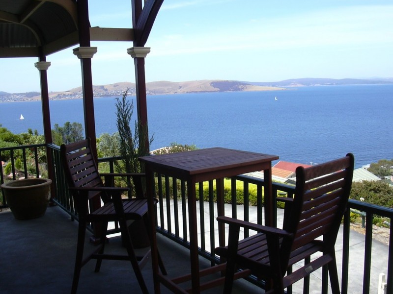 7 Pauldon Drive, Sandy Bay TAS 7005