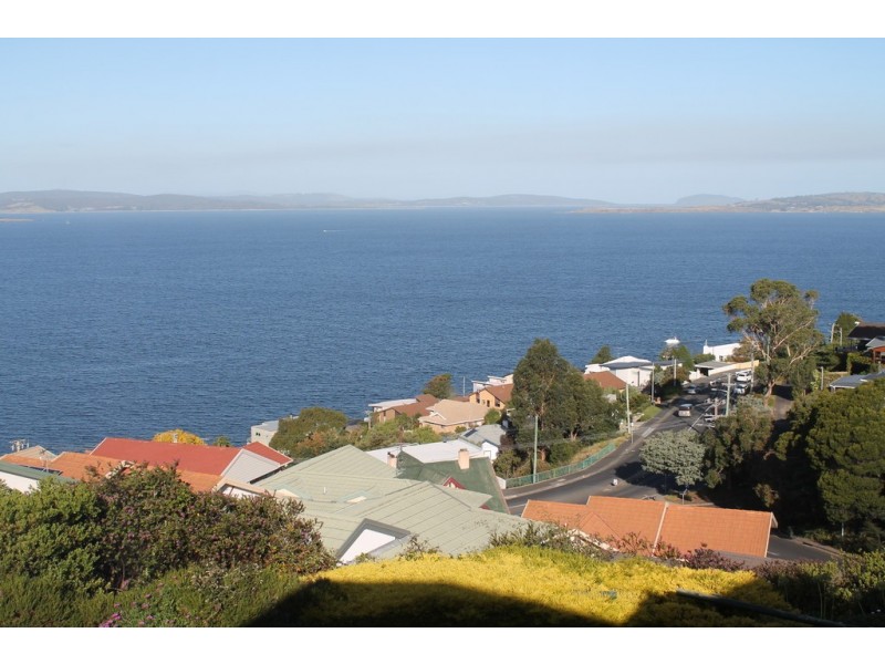 7 Pauldon Drive, Sandy Bay TAS 7005