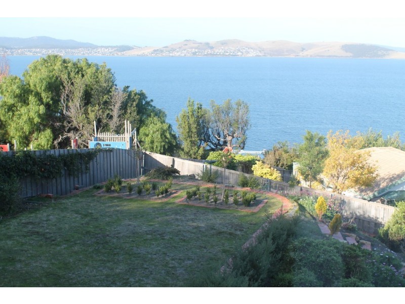 7 Pauldon Drive, Sandy Bay TAS 7005