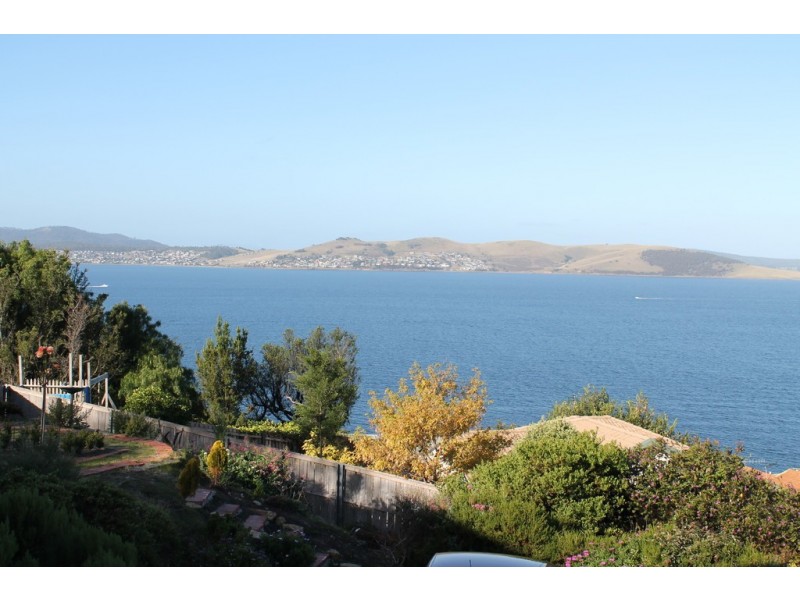 7 Pauldon Drive, Sandy Bay TAS 7005